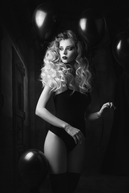 Eva – Balloons - Victoria Manashirov - Photoartist, Photography studio, Artistic photography