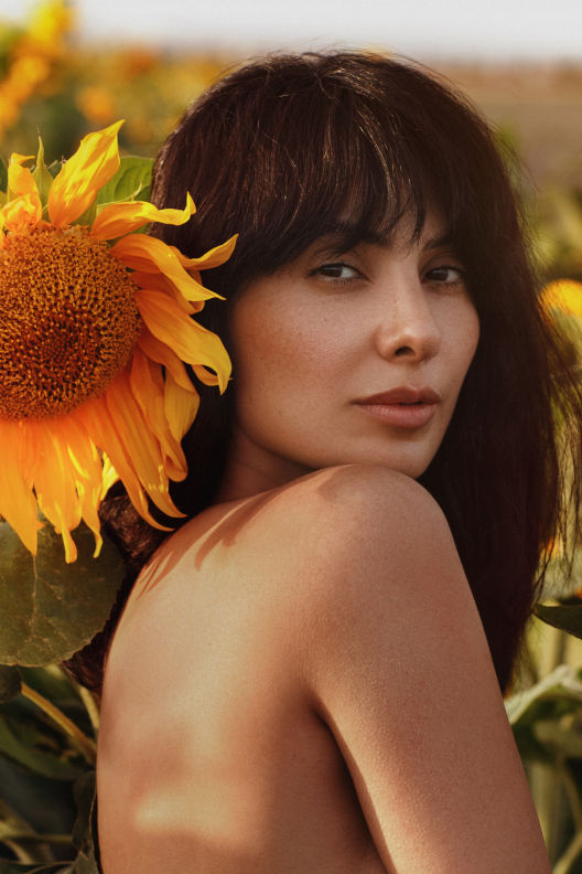 Victoria Manashirov - Vika - Sunflowers