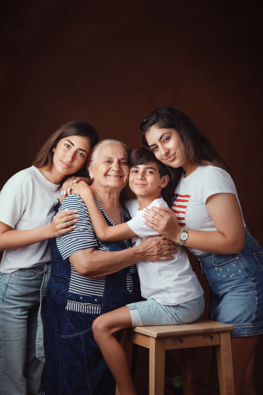 Grandmother And Her Grandchildren - Victoria Manashirov - Photoartist, Photography studio, Artistic photography