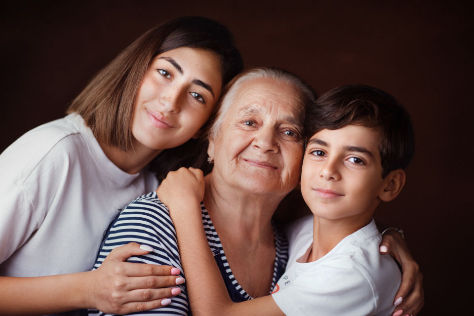 бабушка и ее внуки - Виктория Манаширов - Фотостудия, Фотостудия, Художественная фотография
